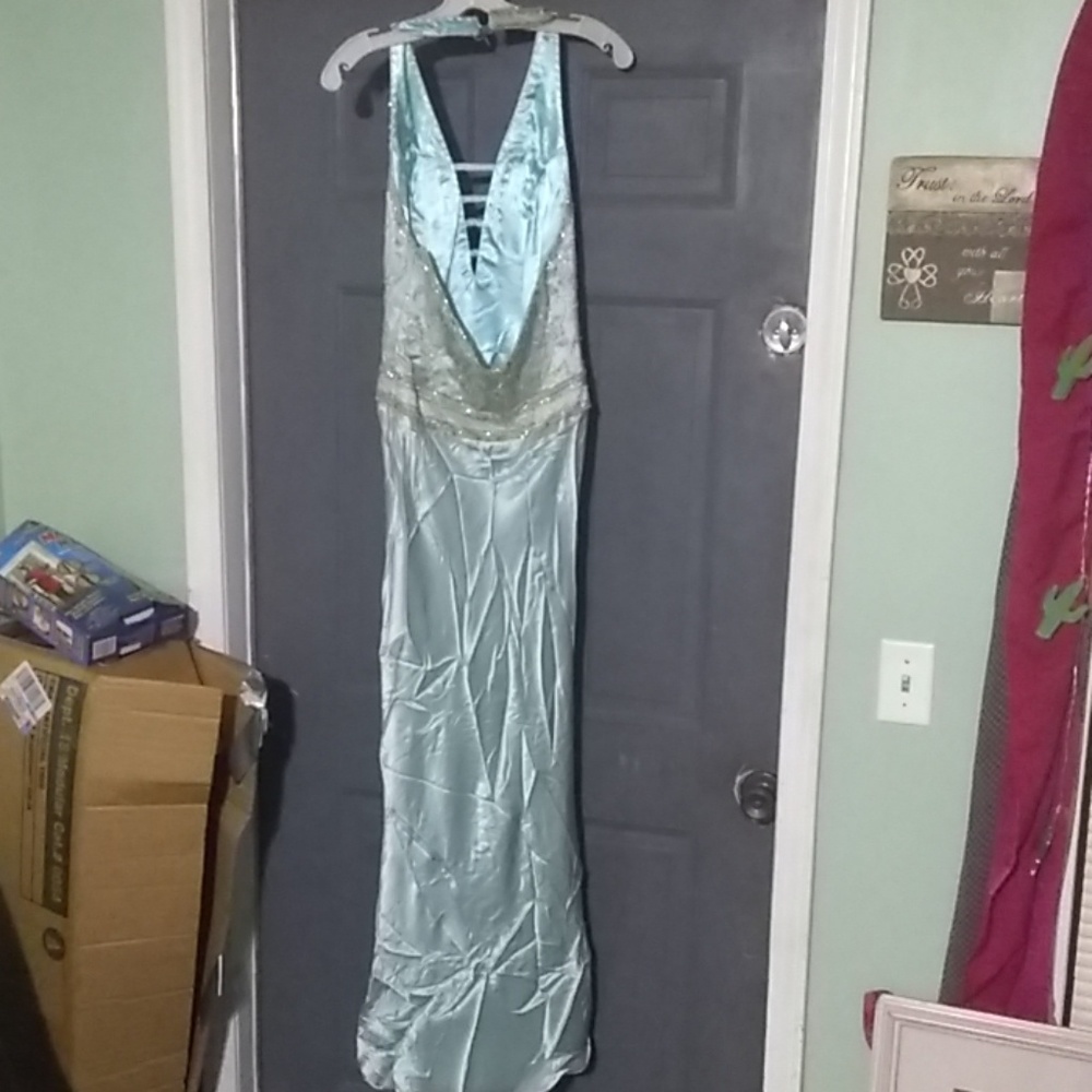 Dress - Picture 3 of 5
